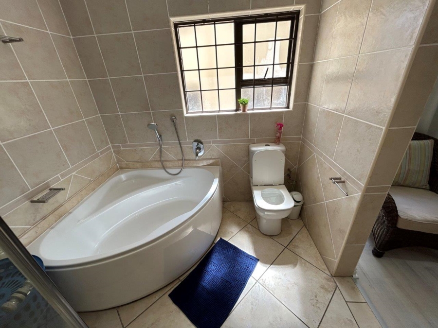 9 Bedroom Property for Sale in Wavecrest Eastern Cape
